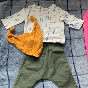 💚💚 Brand new 0-3 month gender neutral, boy, girl Old Navy tree outfit